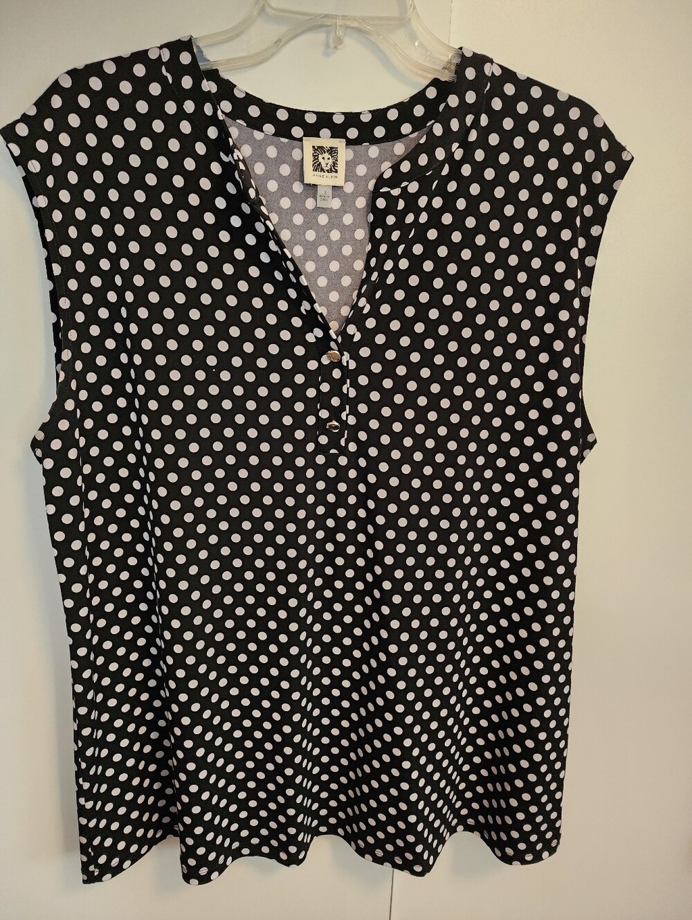 Anne Klein Black & White Polka Dot Sleeveless V-Neck Camisole